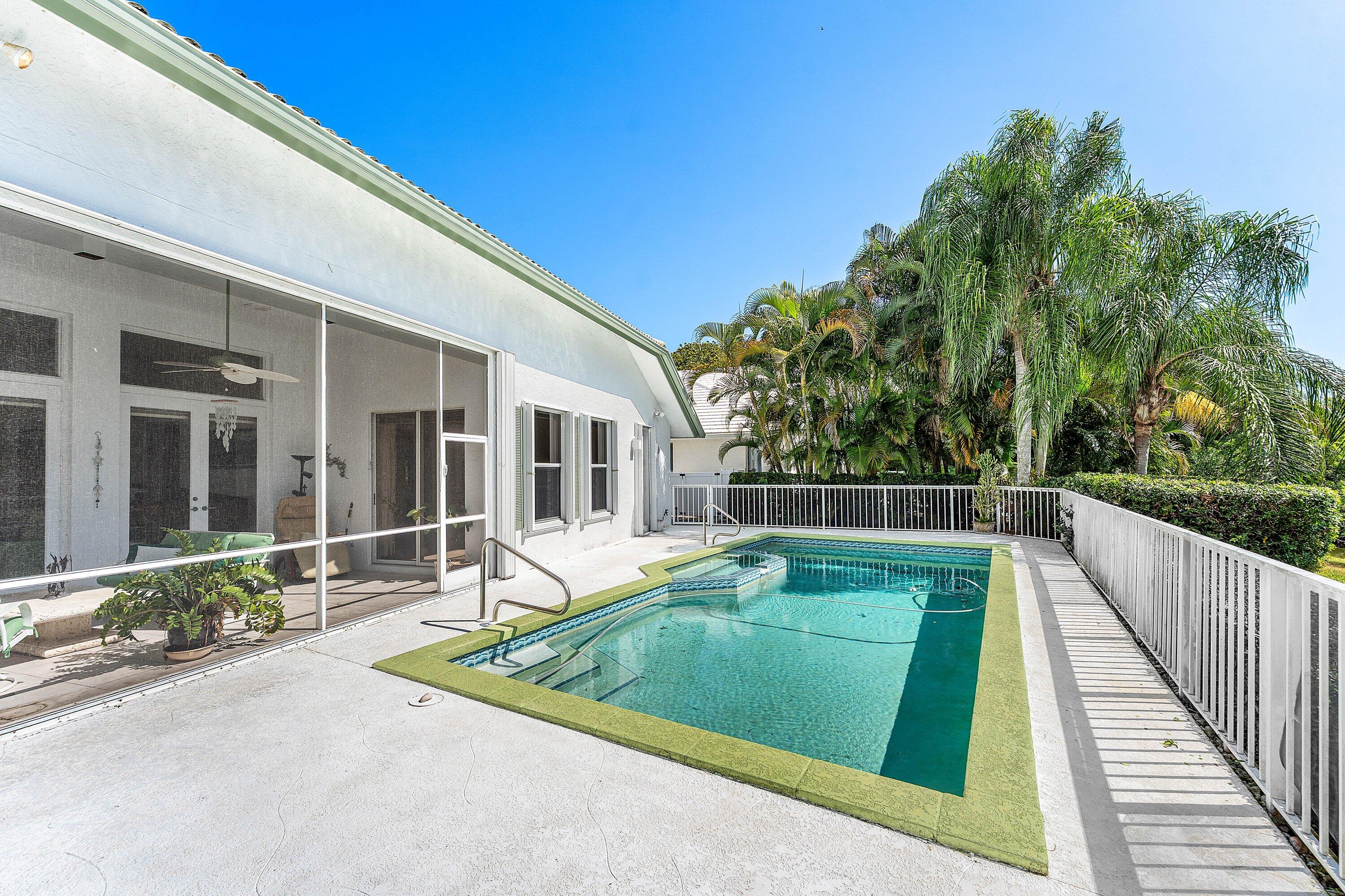 SUTTON PLACE AT HUNTERS RUN - Residential