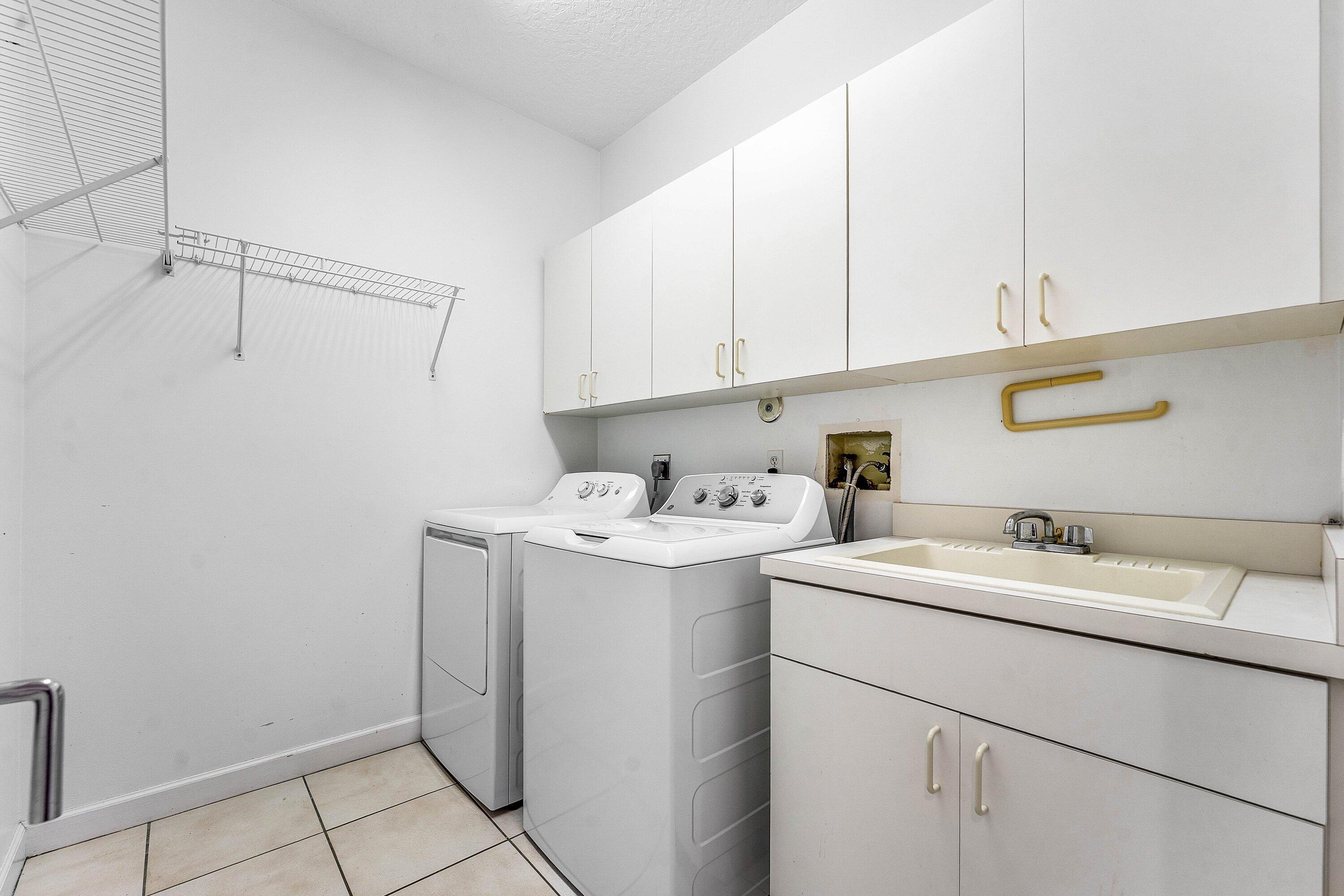 SUTTON PLACE AT HUNTERS RUN - Residential