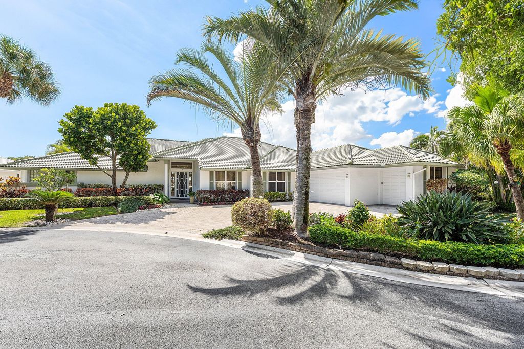 Photo of 4 Sutton Drive, Boynton Beach, FL 33436 (MLS # R11166706)