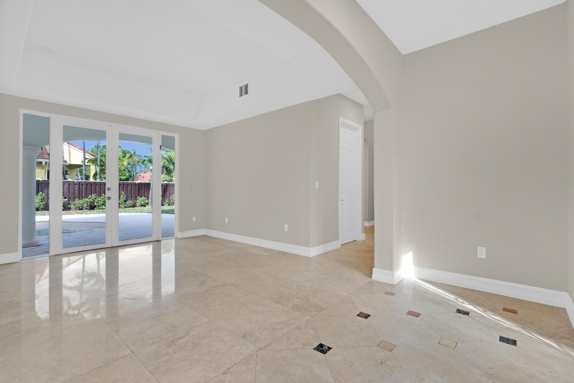 Isla Del Sol 85-32 B - Residential