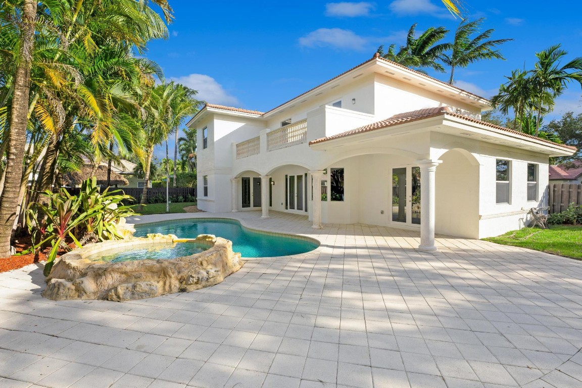 Isla Del Sol 85-32 B - Residential