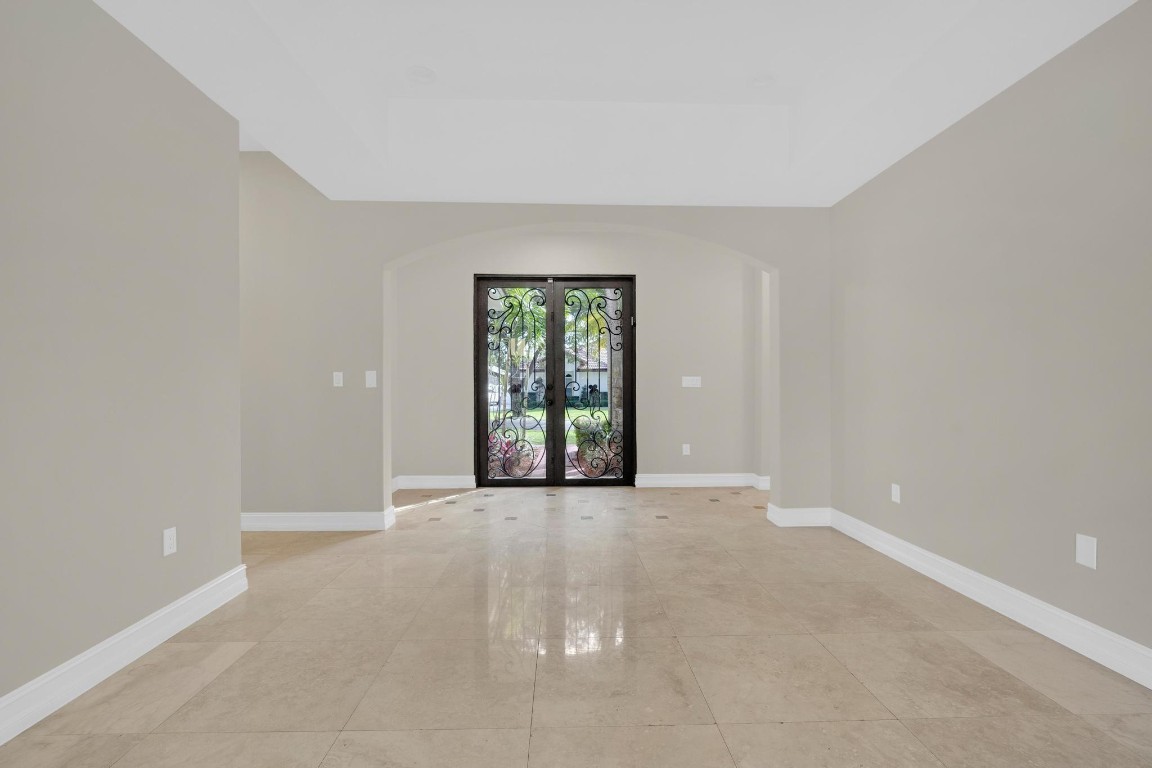 Isla Del Sol 85-32 B - Residential