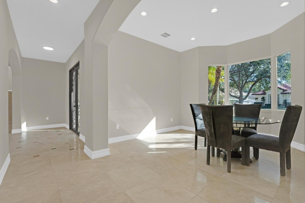 Isla Del Sol 85-32 B - Residential