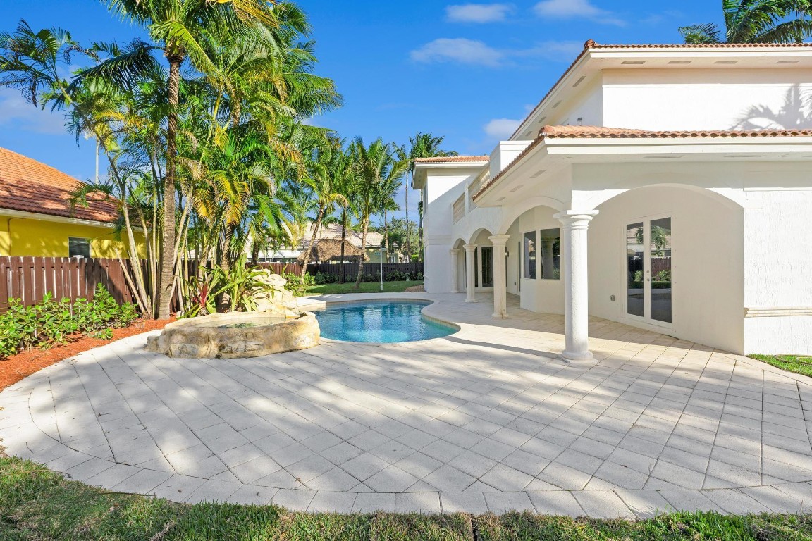 Isla Del Sol 85-32 B - Residential