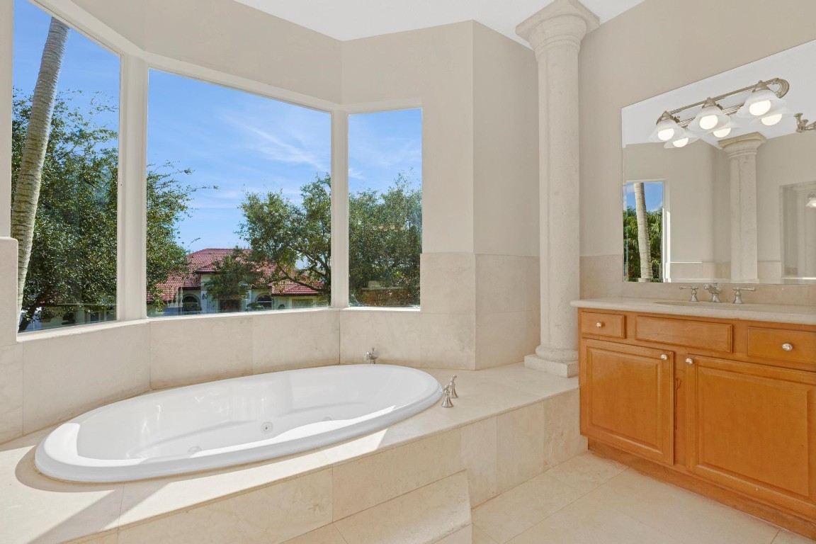 Isla Del Sol 85-32 B - Residential