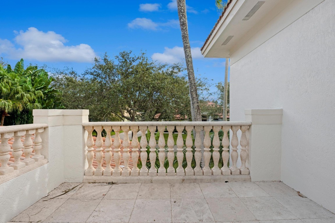 Isla Del Sol 85-32 B - Residential