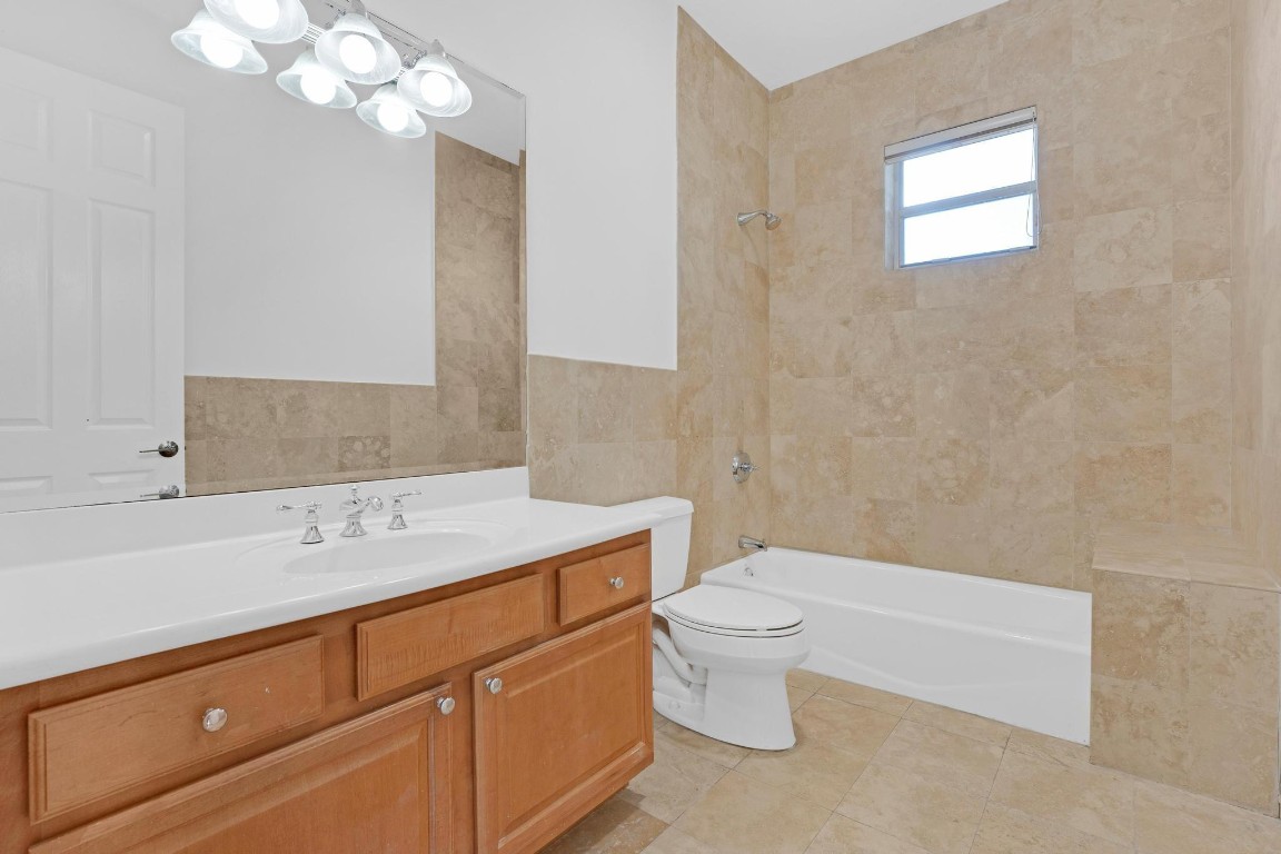 Isla Del Sol 85-32 B - Residential