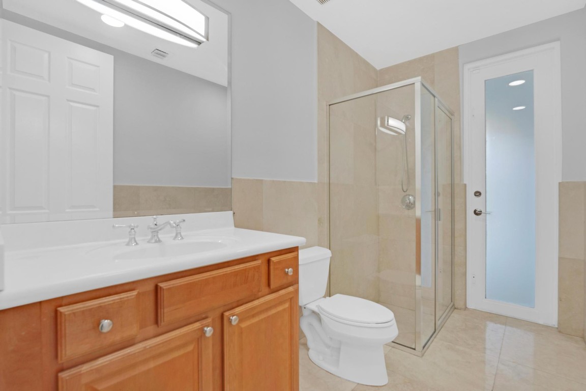 Isla Del Sol 85-32 B - Residential