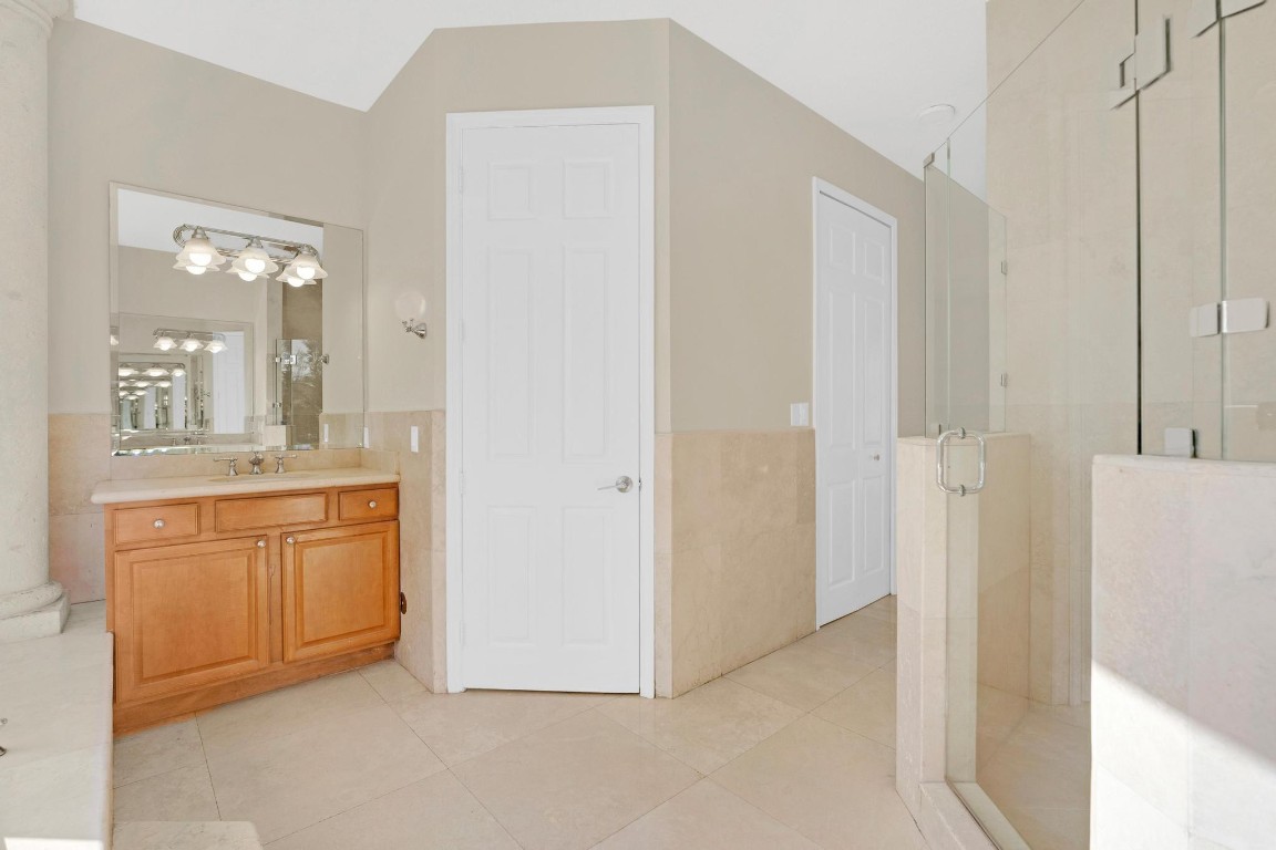 Isla Del Sol 85-32 B - Residential