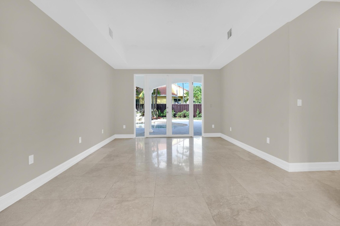 Isla Del Sol 85-32 B - Residential