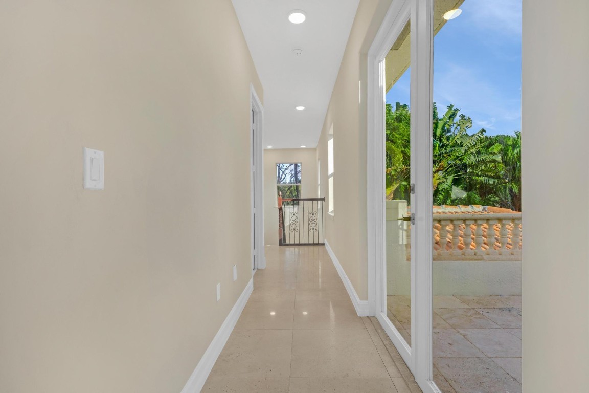 Isla Del Sol 85-32 B - Residential