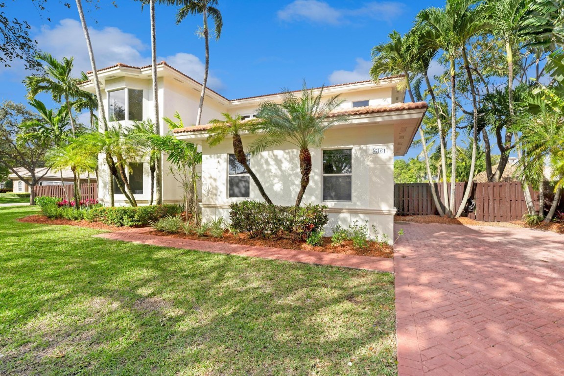 Isla Del Sol 85-32 B - Residential