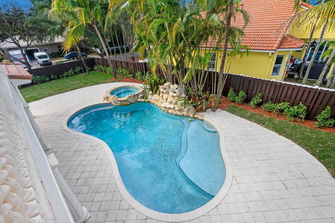 Isla Del Sol 85-32 B - Residential