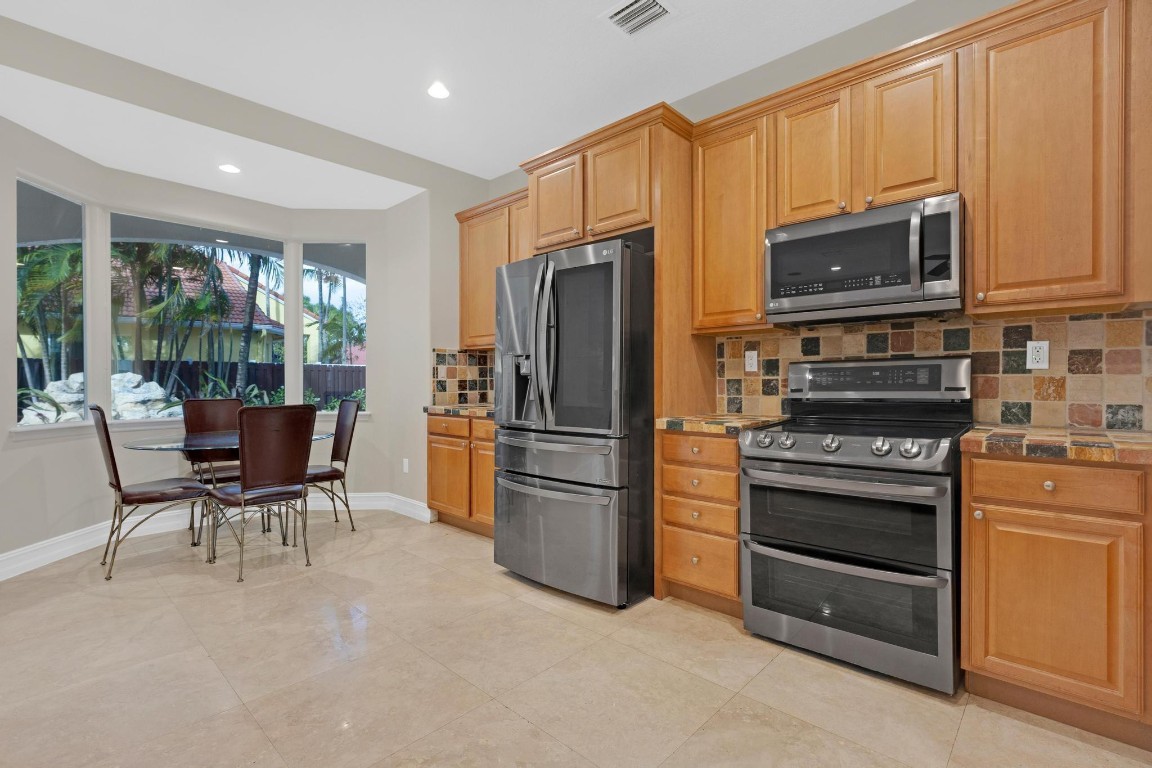 Isla Del Sol 85-32 B - Residential