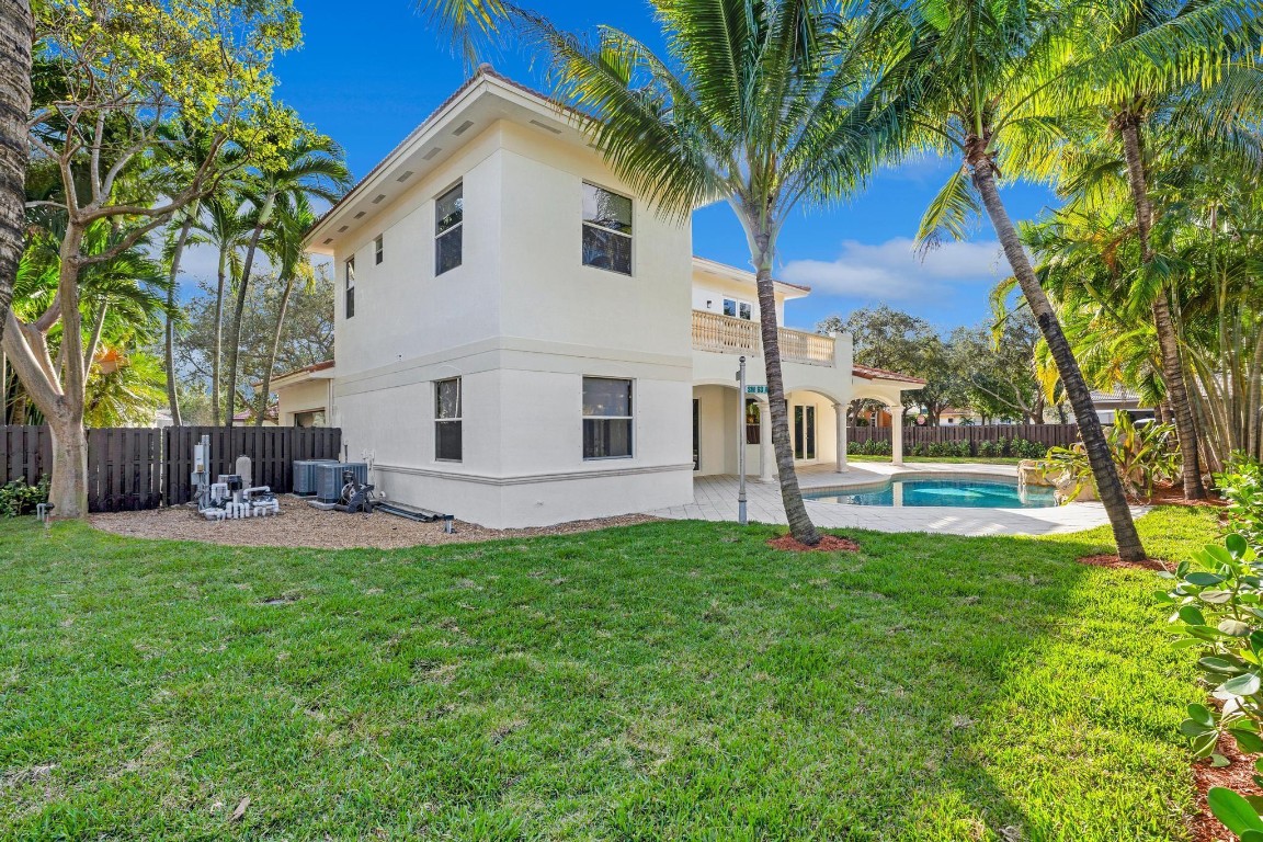 Isla Del Sol 85-32 B - Residential