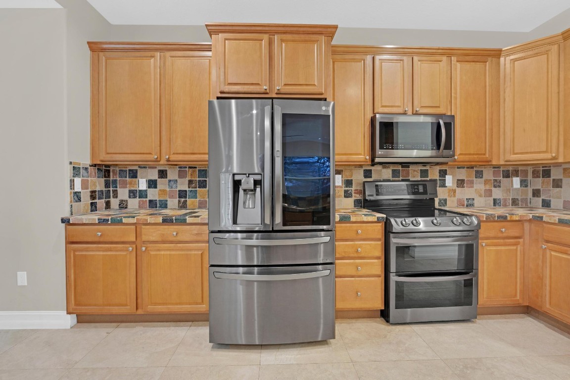 Isla Del Sol 85-32 B - Residential