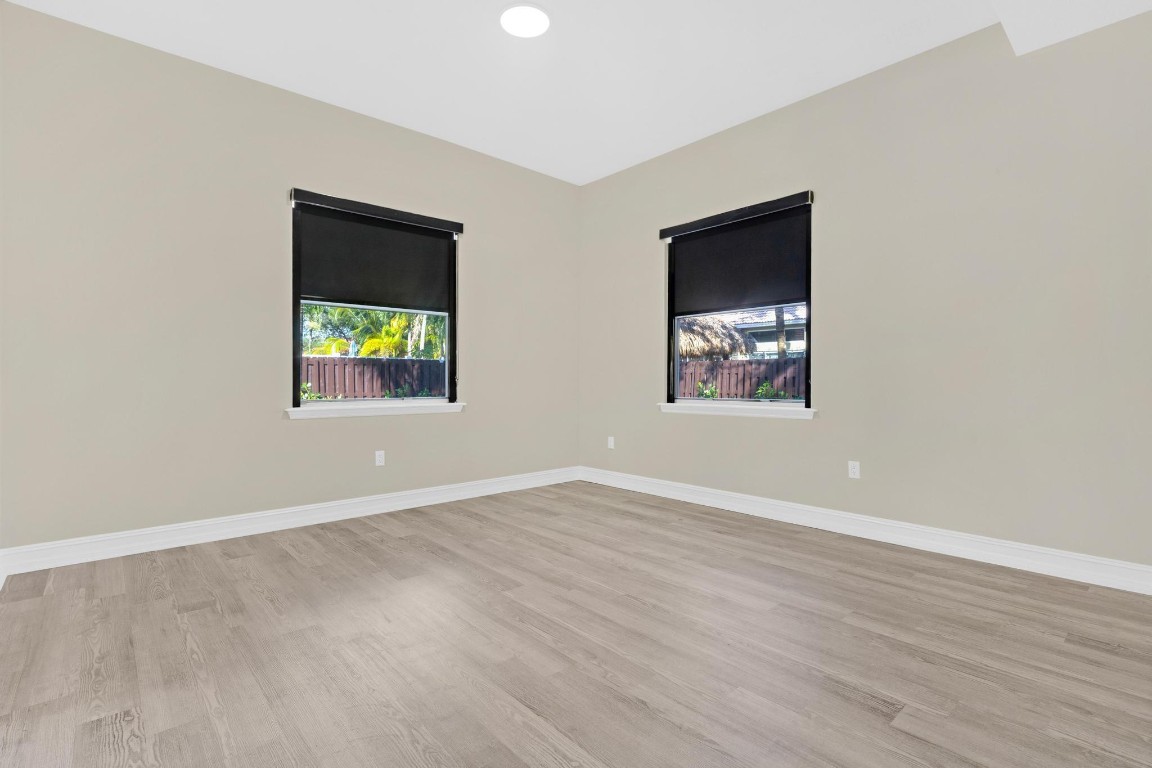 Isla Del Sol 85-32 B - Residential
