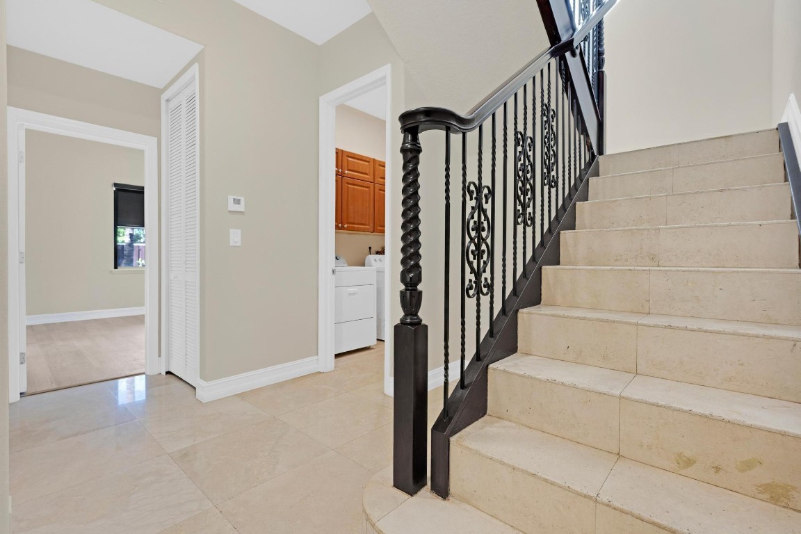 Isla Del Sol 85-32 B - Residential