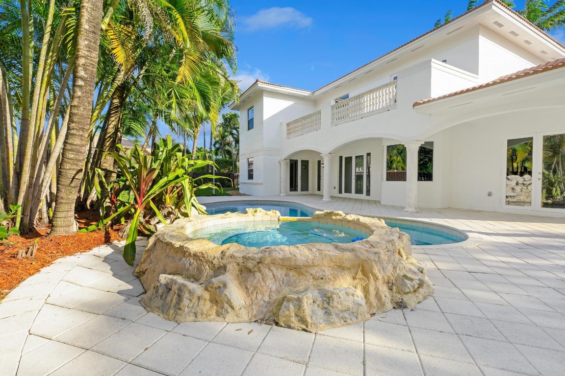 Isla Del Sol 85-32 B - Residential