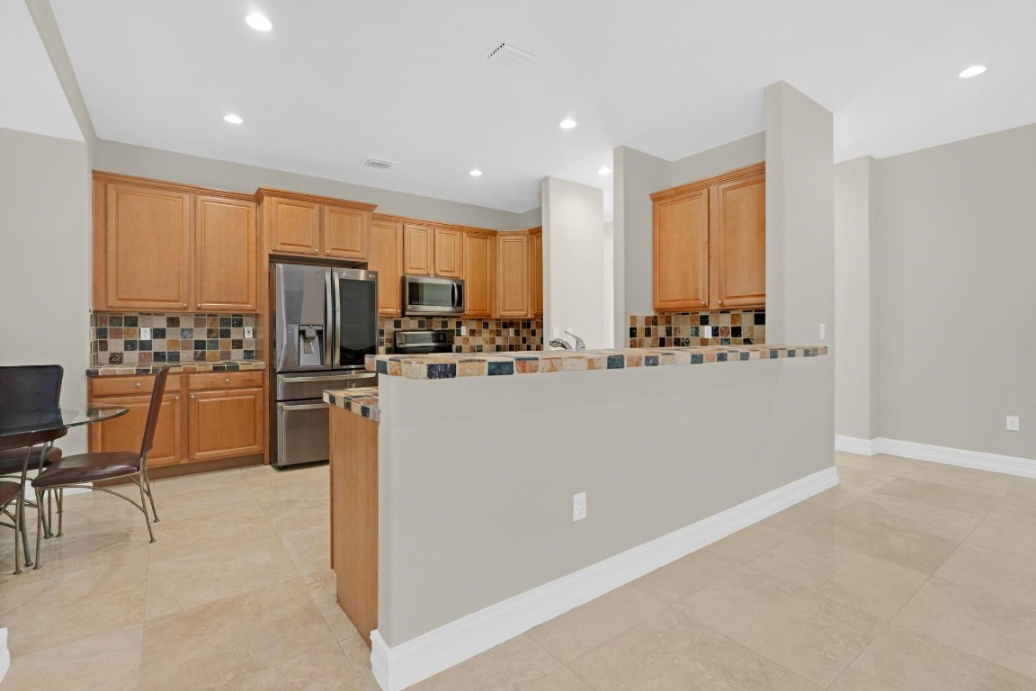 Isla Del Sol 85-32 B - Residential