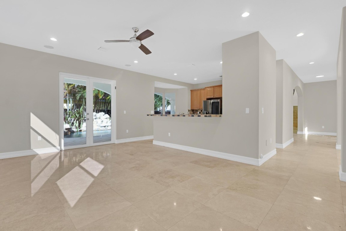 Isla Del Sol 85-32 B - Residential