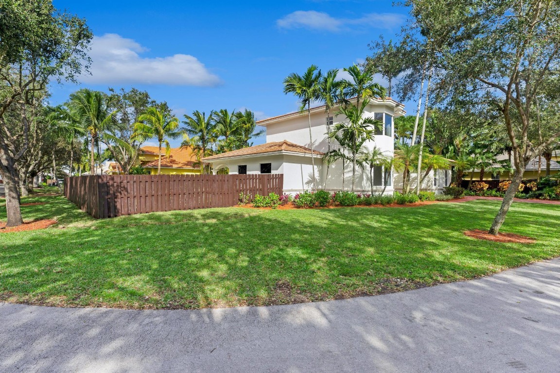 Isla Del Sol 85-32 B - Residential