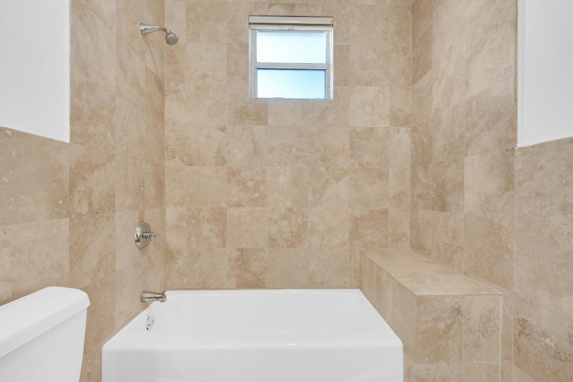 Isla Del Sol 85-32 B - Residential
