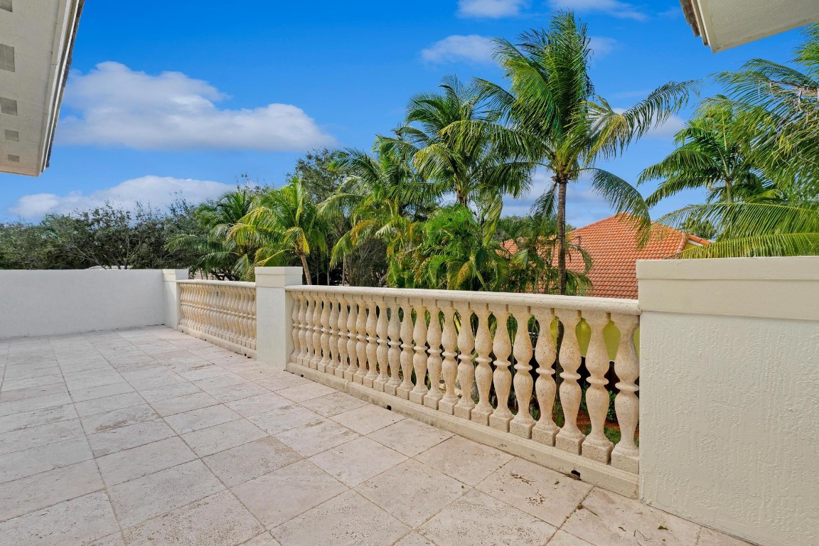 Isla Del Sol 85-32 B - Residential