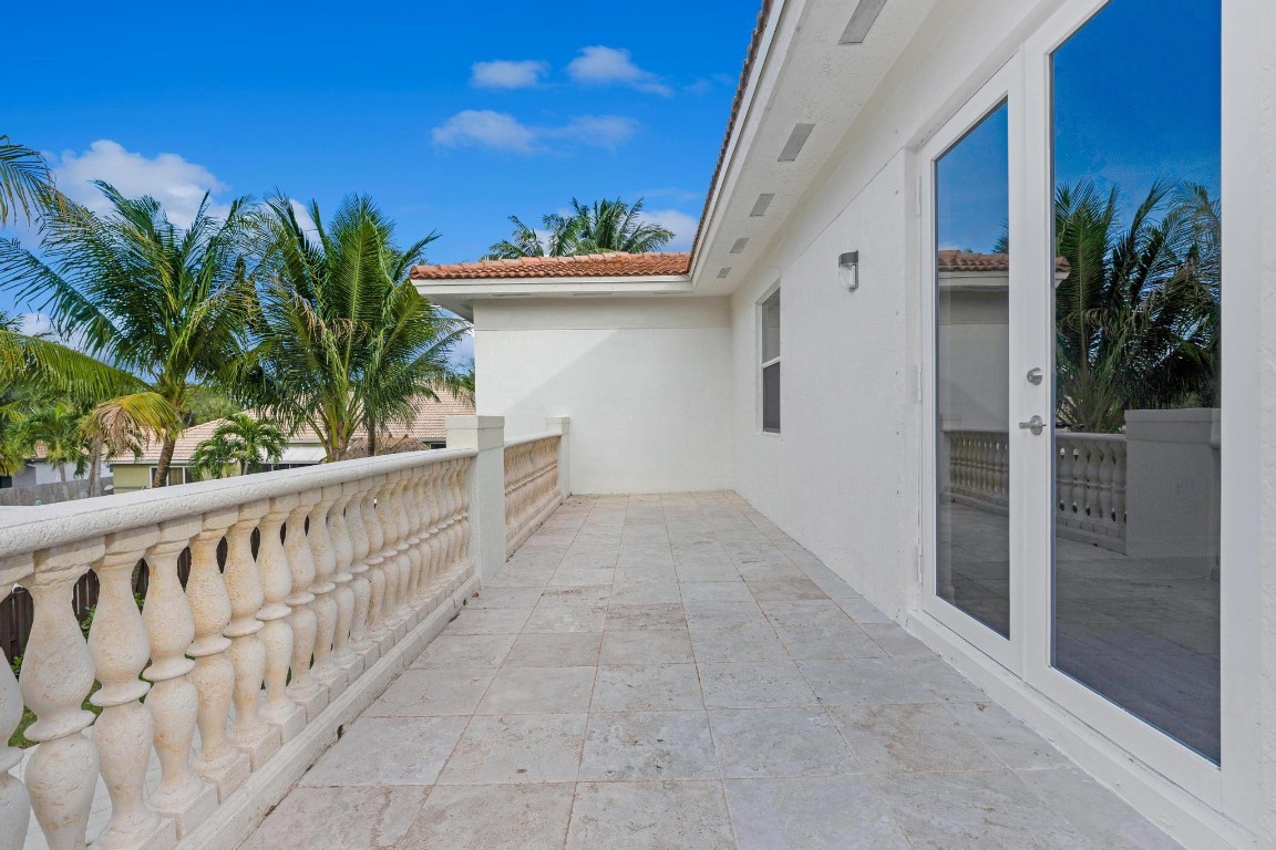 Isla Del Sol 85-32 B - Residential