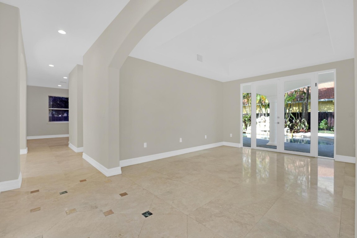 Isla Del Sol 85-32 B - Residential