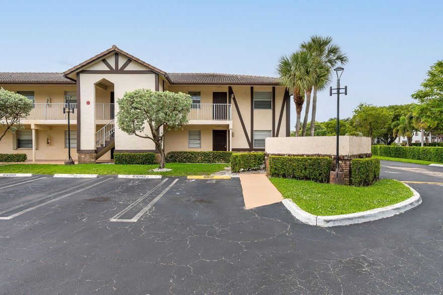 GREAT CORNER UNIT 2/2 GROUND FLOOR, FRESHLY PAINTED, BRAND-NEW TILE FLOORS, TANKLESS WATER HEATER, A HUGE SAVINGS FOR YOUR ELECTRIC BILL. SHORT DRIVE TO SHOPS, DINNING, ENTERTAINMENT, GREAT SCHOOLS.   MUST SEE