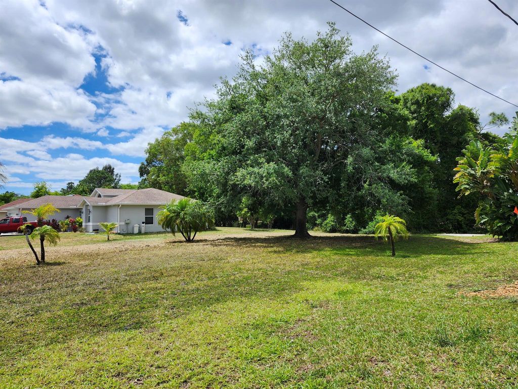 Photo of 525 SE Fallon Drive, Port St Lucie, FL 34983 (MLS # R10978930)