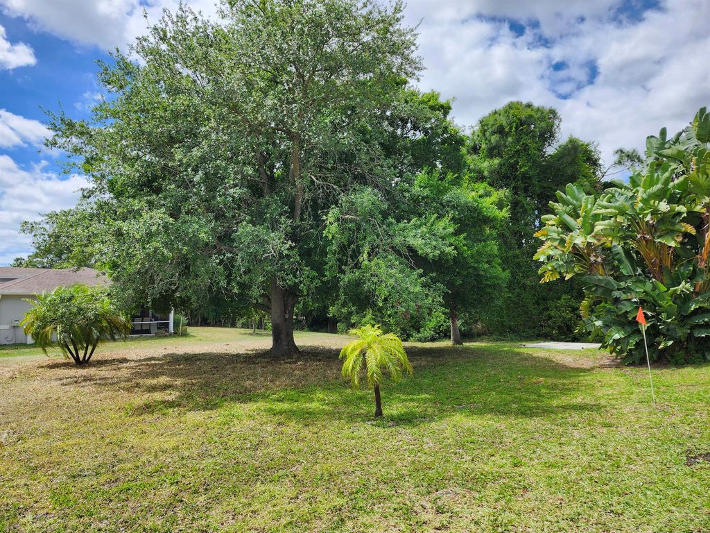 Photo of 525 SE Fallon Drive, Port Saint Lucie, FL 34983 (MLS # R10978930)