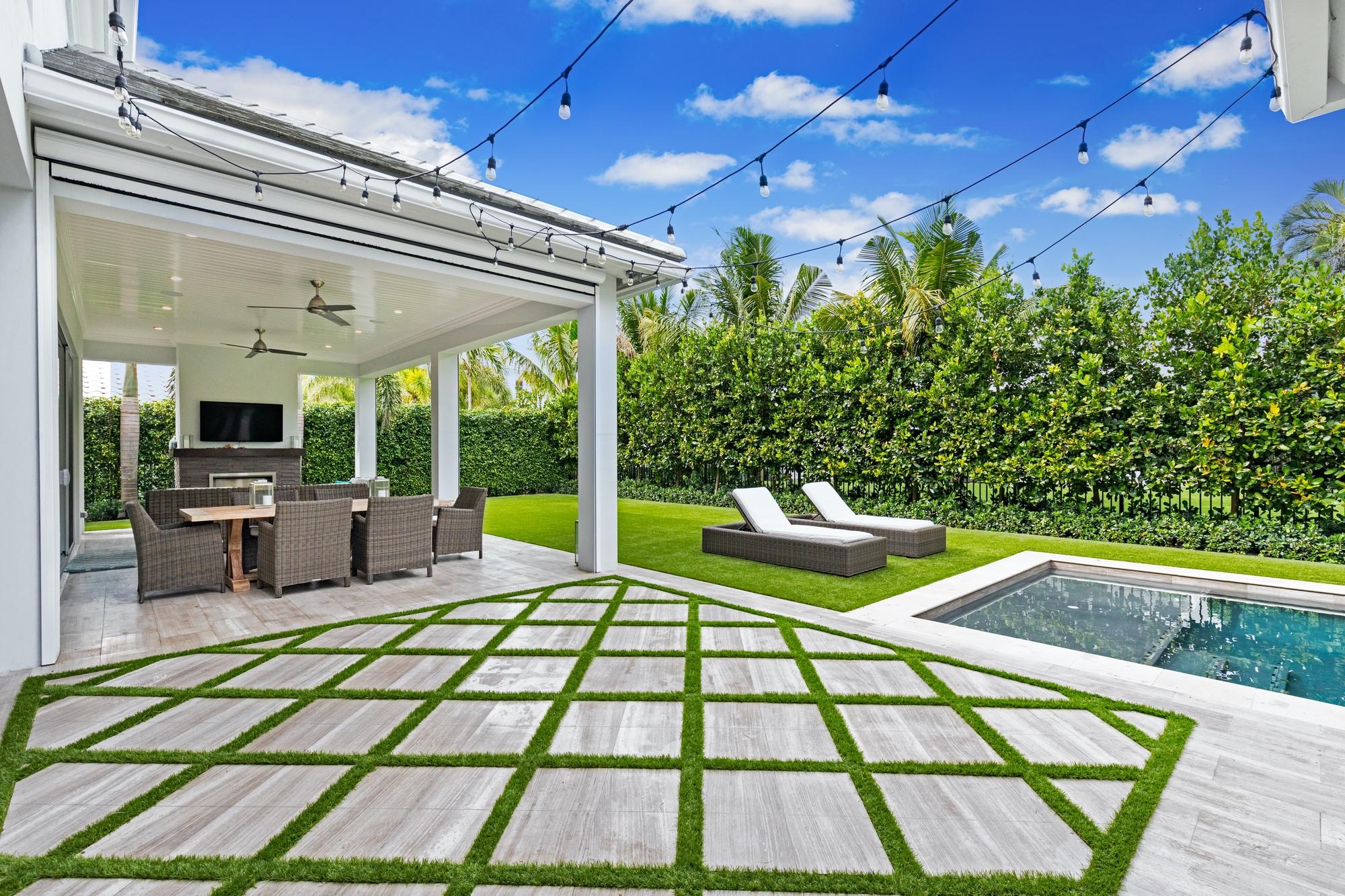 ROYAL PALM YACHT & COUNTRY CLUB - Residential