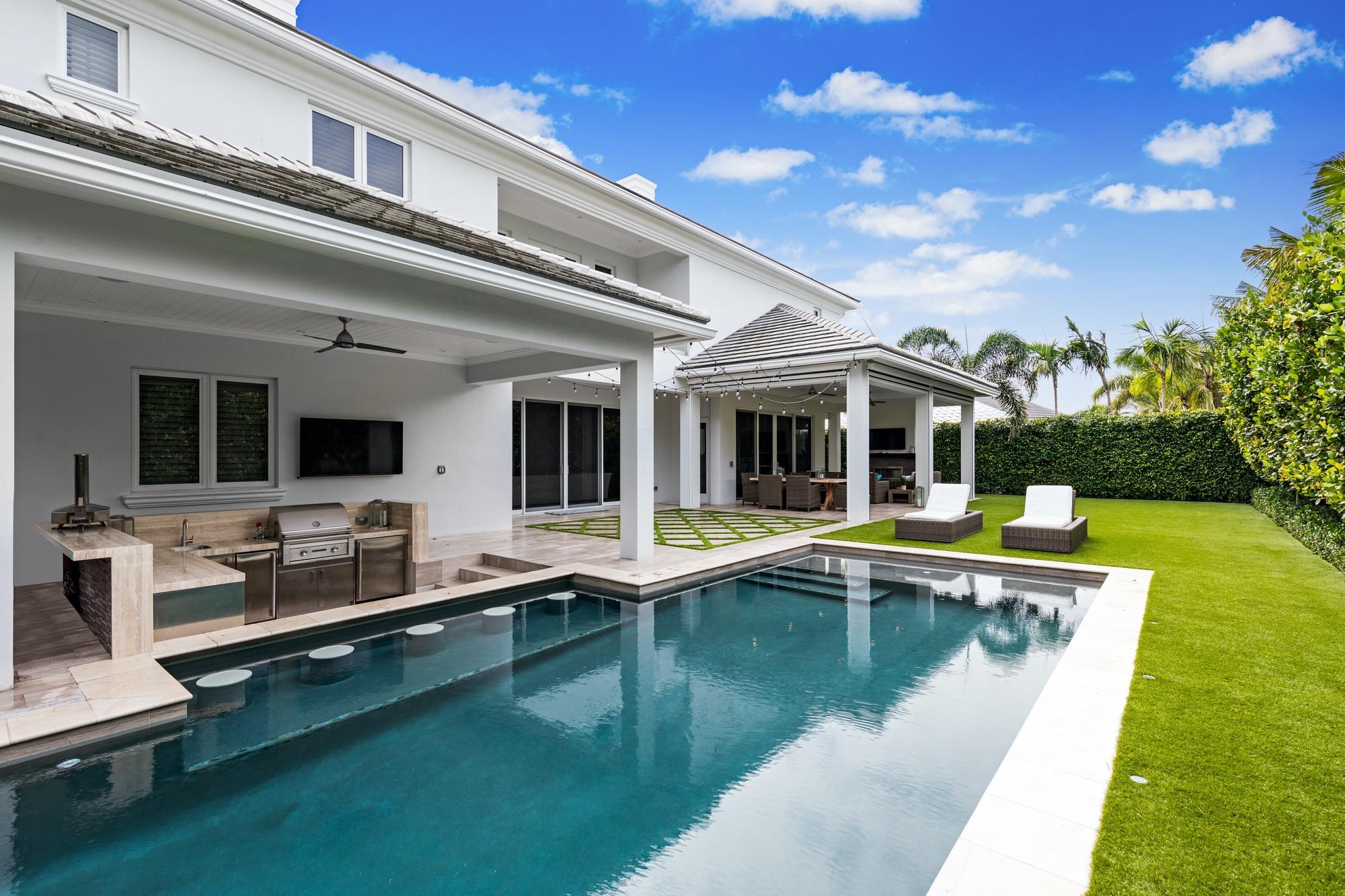 ROYAL PALM YACHT & COUNTRY CLUB - Residential