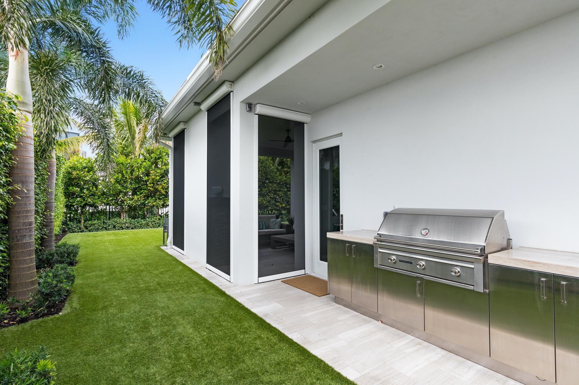 ROYAL PALM YACHT & COUNTRY CLUB - Residential