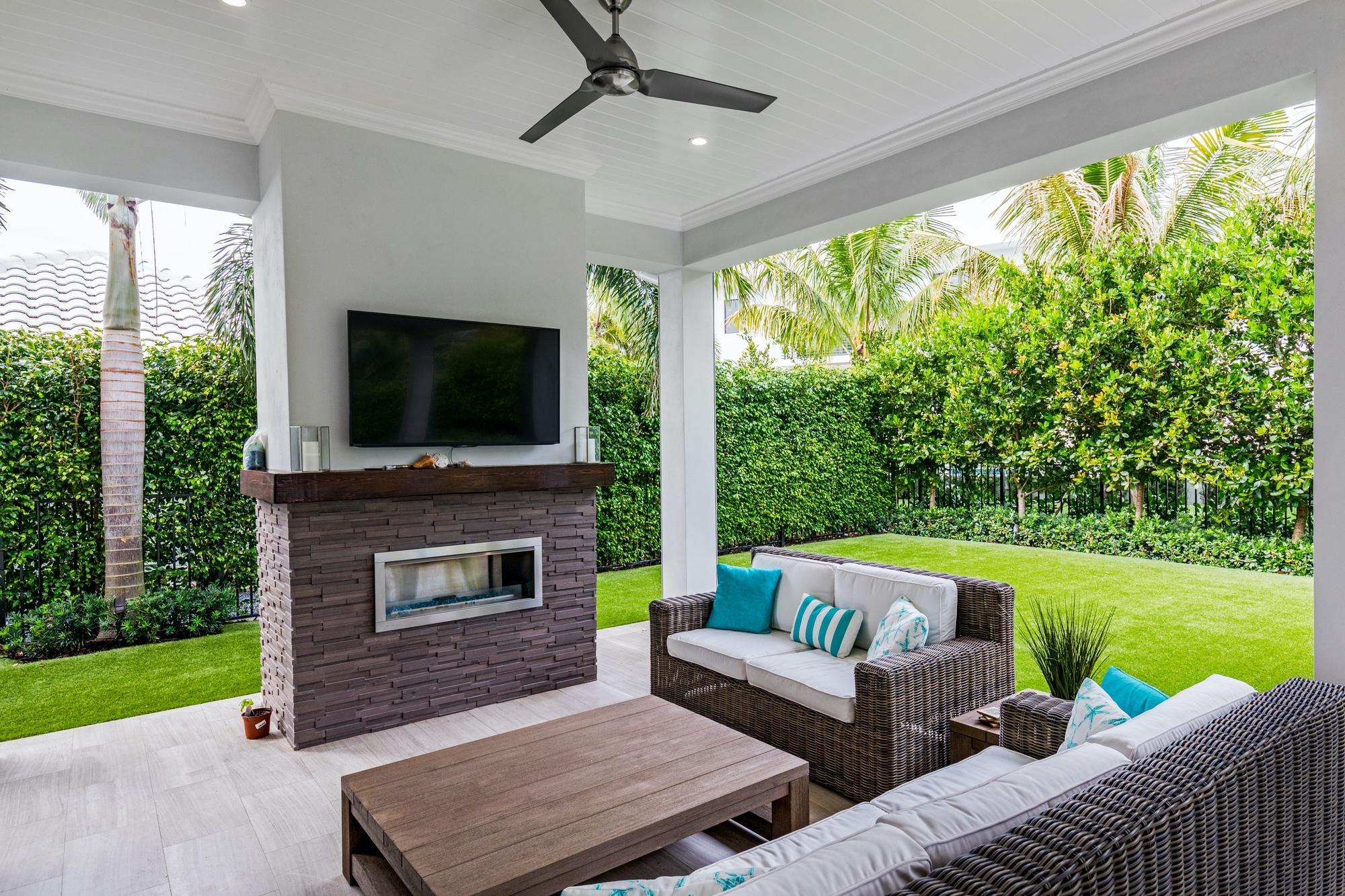 ROYAL PALM YACHT & COUNTRY CLUB - Residential