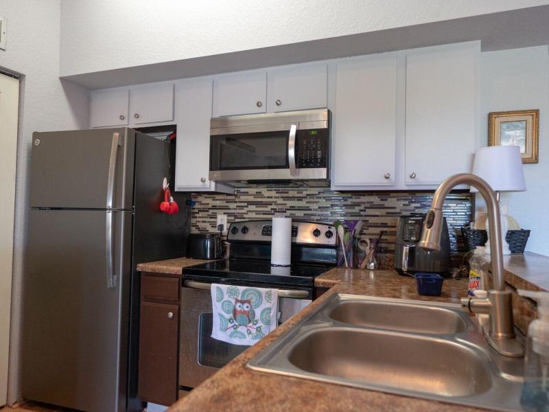 THE CLUB AT ST LUCIE WEST, A CONDOMINIUM - Residential Lease