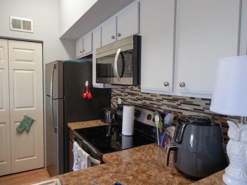 THE CLUB AT ST LUCIE WEST, A CONDOMINIUM - Residential Lease