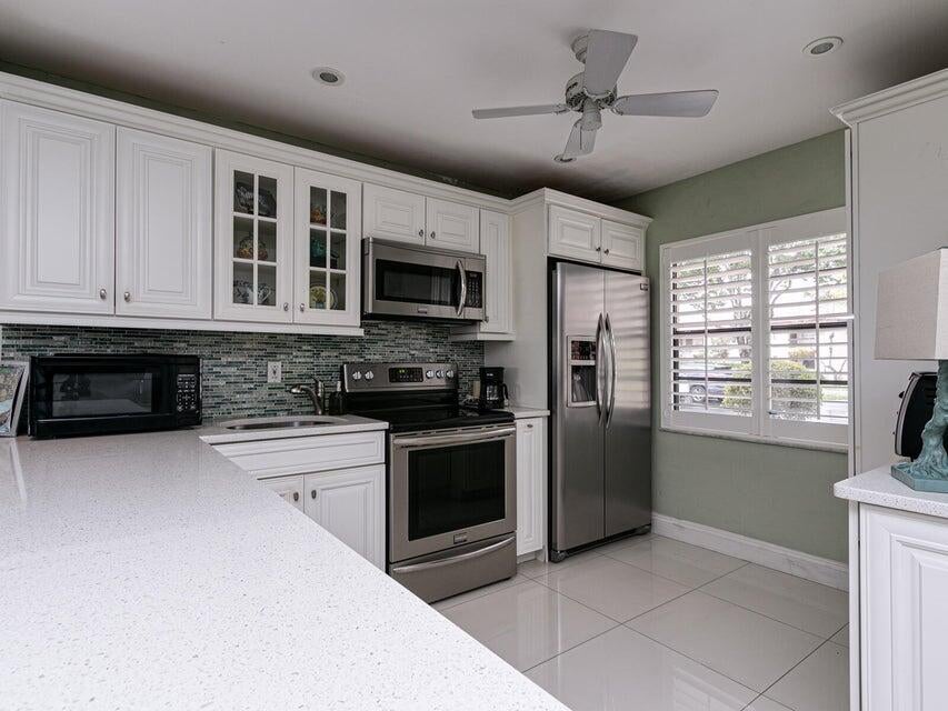 9264 Vista Del Lago 24-i