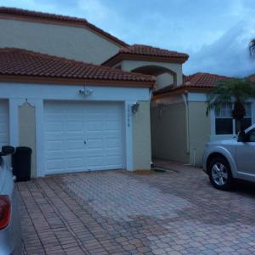 Only 2/2 villa available in the Waterways. Tile and Carpet. Glassenclosed patio. Large soaker tub in M Bath, Tile, carpet bedrooms. Ceiling fans, pantry, Extra closets in family room. Intercom, prewired for alarm, Greenhouse window in kitchen. All appliances included. Security gate. Community pool, clubhouse. This is a great place in an all age community in the fastest growing area in Delray.Don't miss this one!!