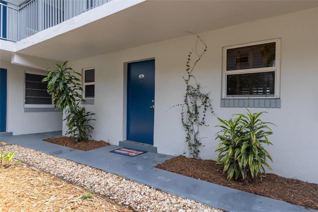 Photo of 1001 SE 16th Street, Fort Lauderdale, FL 33316 (MLS # B26062858)
