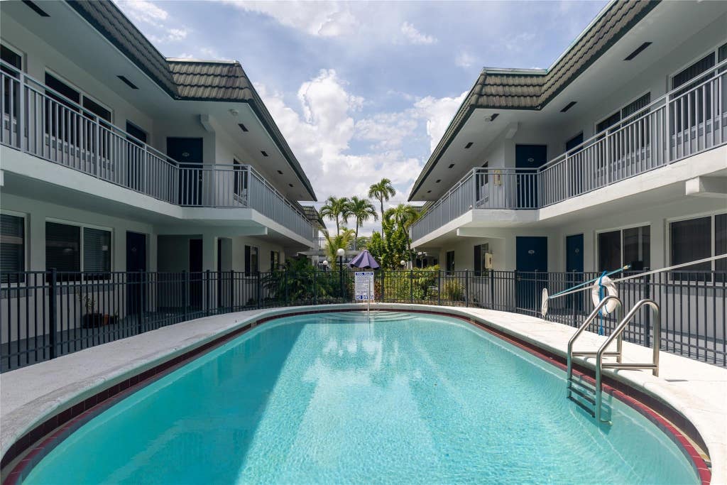 Photo of 1001 SE 16th Street, Fort Lauderdale, FL 33316 (MLS # B26062858)