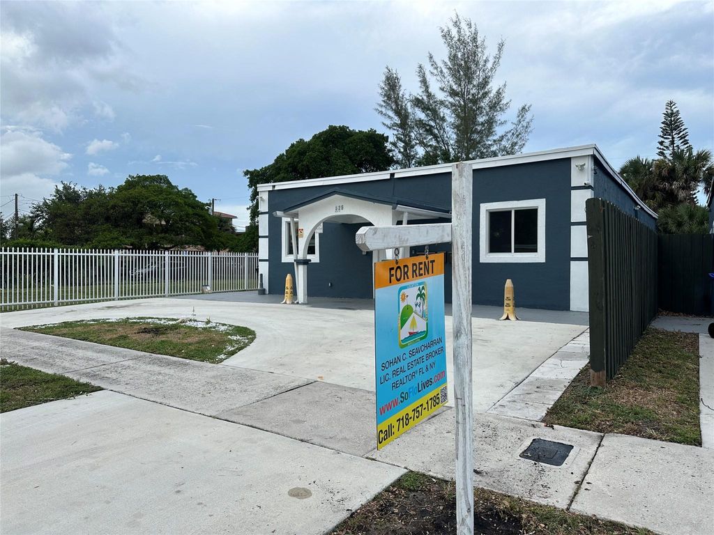 Photo of 526 NW 15th Way #4, Fort Lauderdale, FL 33311 (MLS # F10445283)