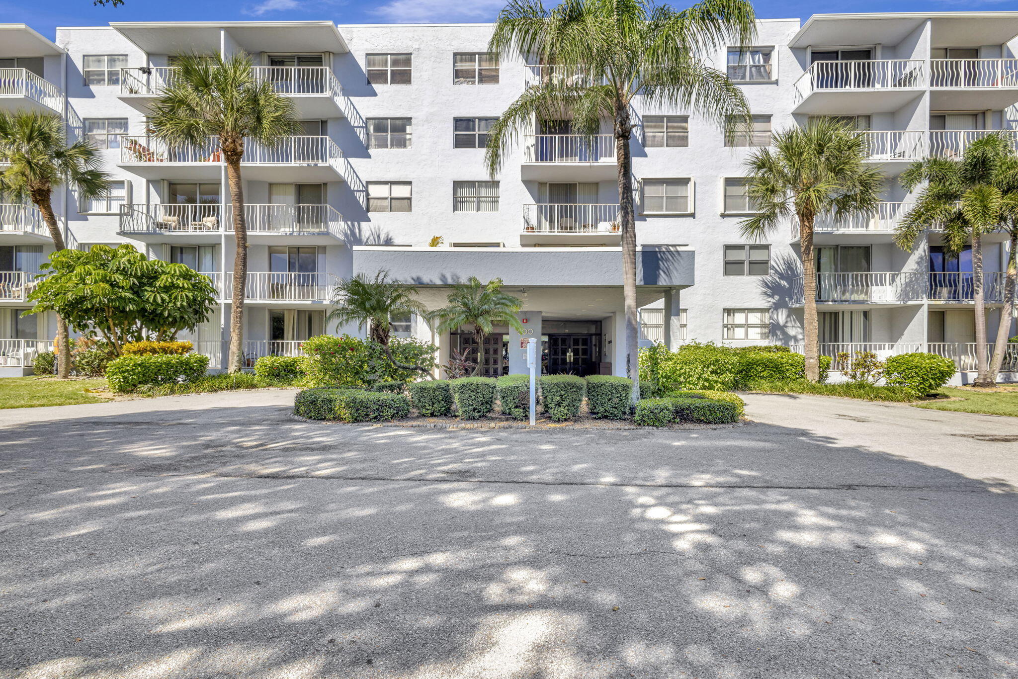 BREAKWATERS OF THE PALM BEACHES CONDO - Residential