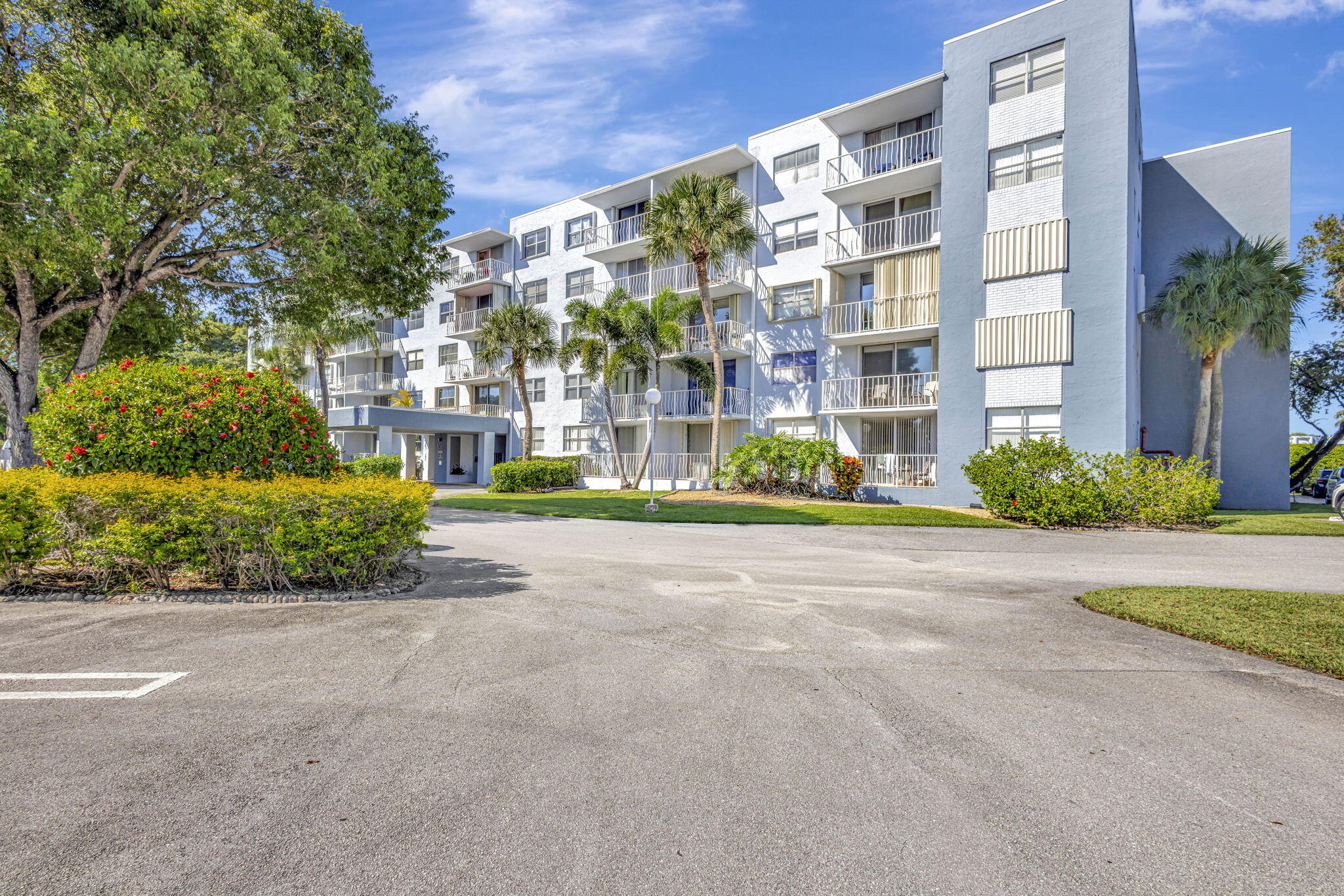 BREAKWATERS OF THE PALM BEACHES CONDO - Residential