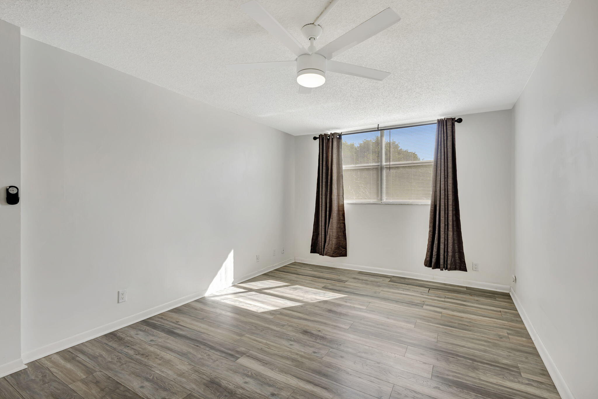 BREAKWATERS OF THE PALM BEACHES CONDO - Residential