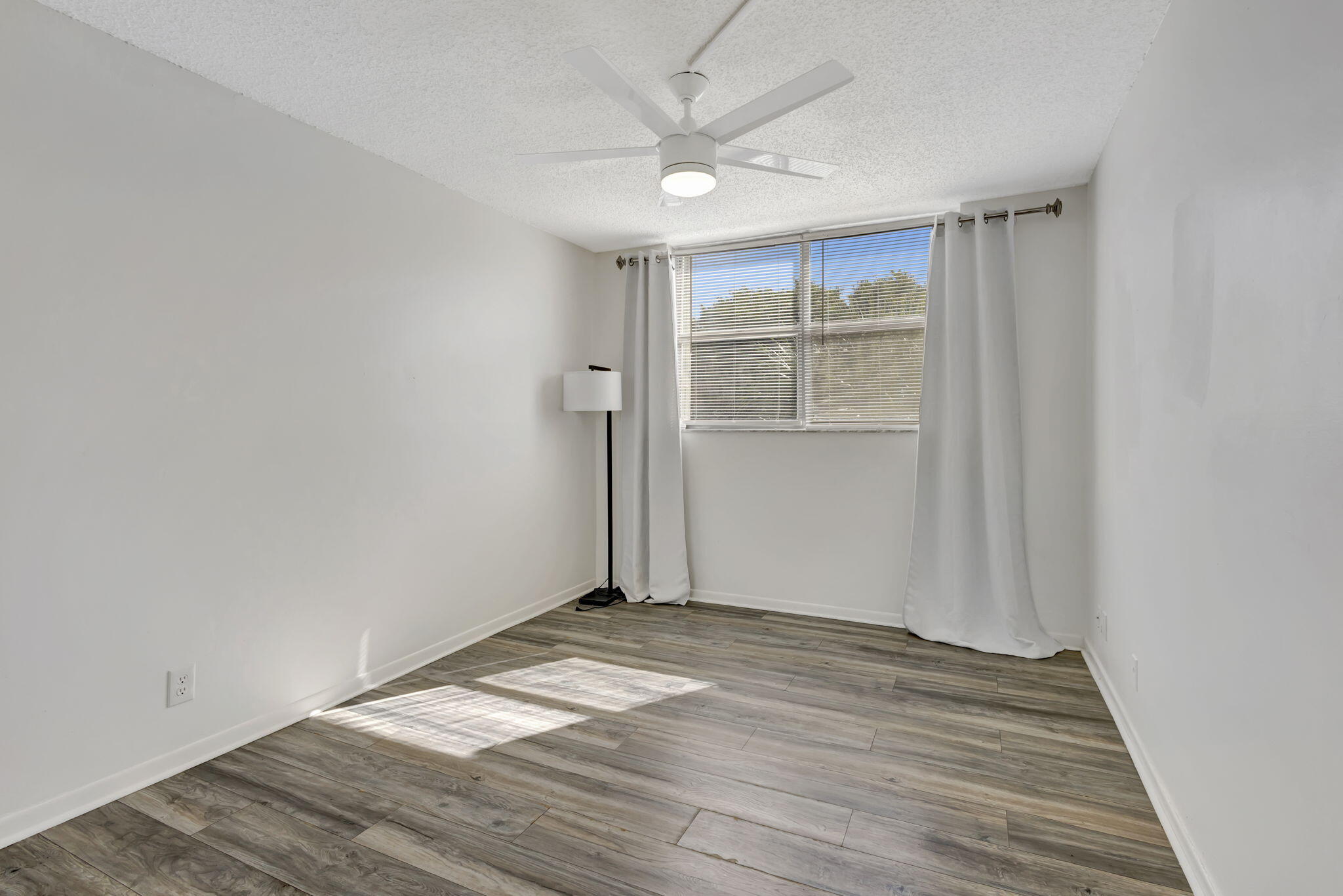 BREAKWATERS OF THE PALM BEACHES CONDO - Residential