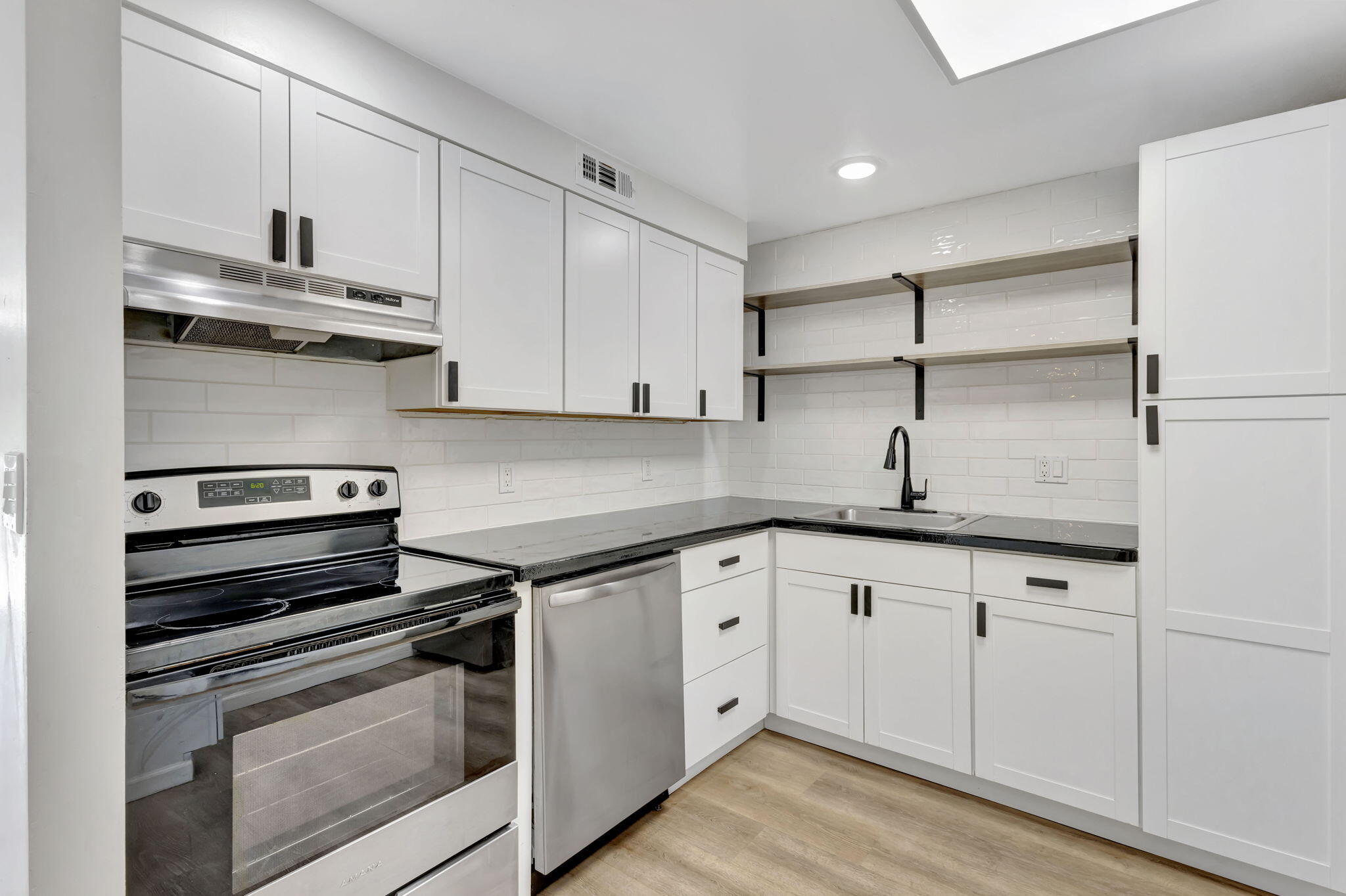 BREAKWATERS OF THE PALM BEACHES CONDO - Residential