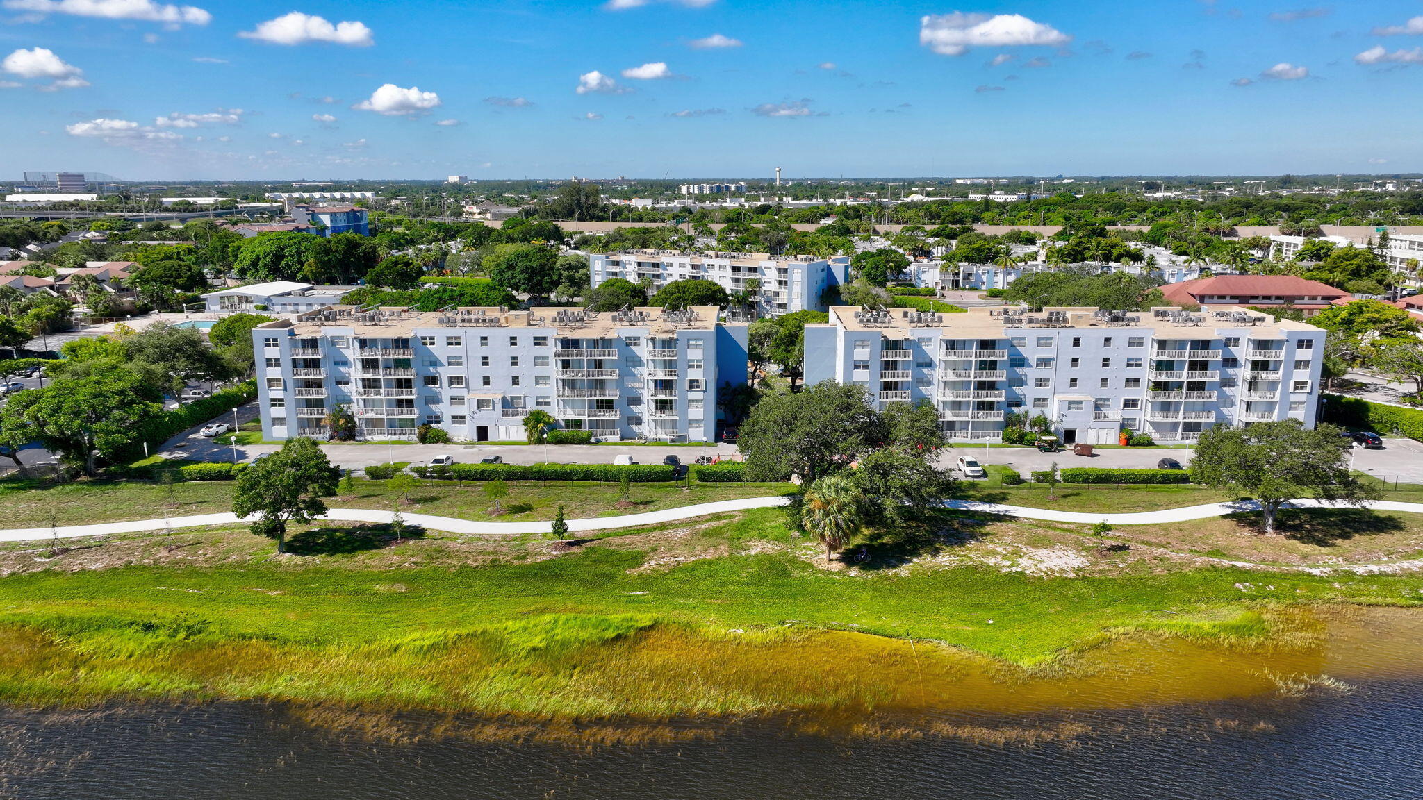 BREAKWATERS OF THE PALM BEACHES CONDO - Residential